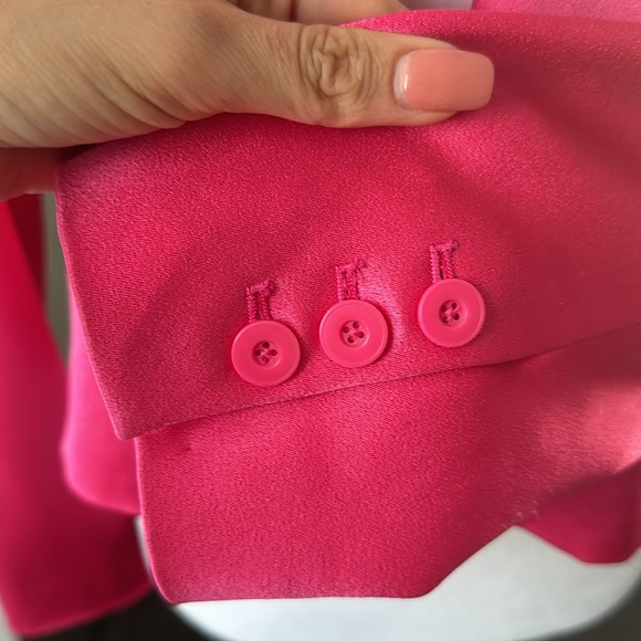 Alice + Olivia Shan Boxy Oversized Cropped Blazer in Candy. Size 4, $496 - Picture 8 of 9